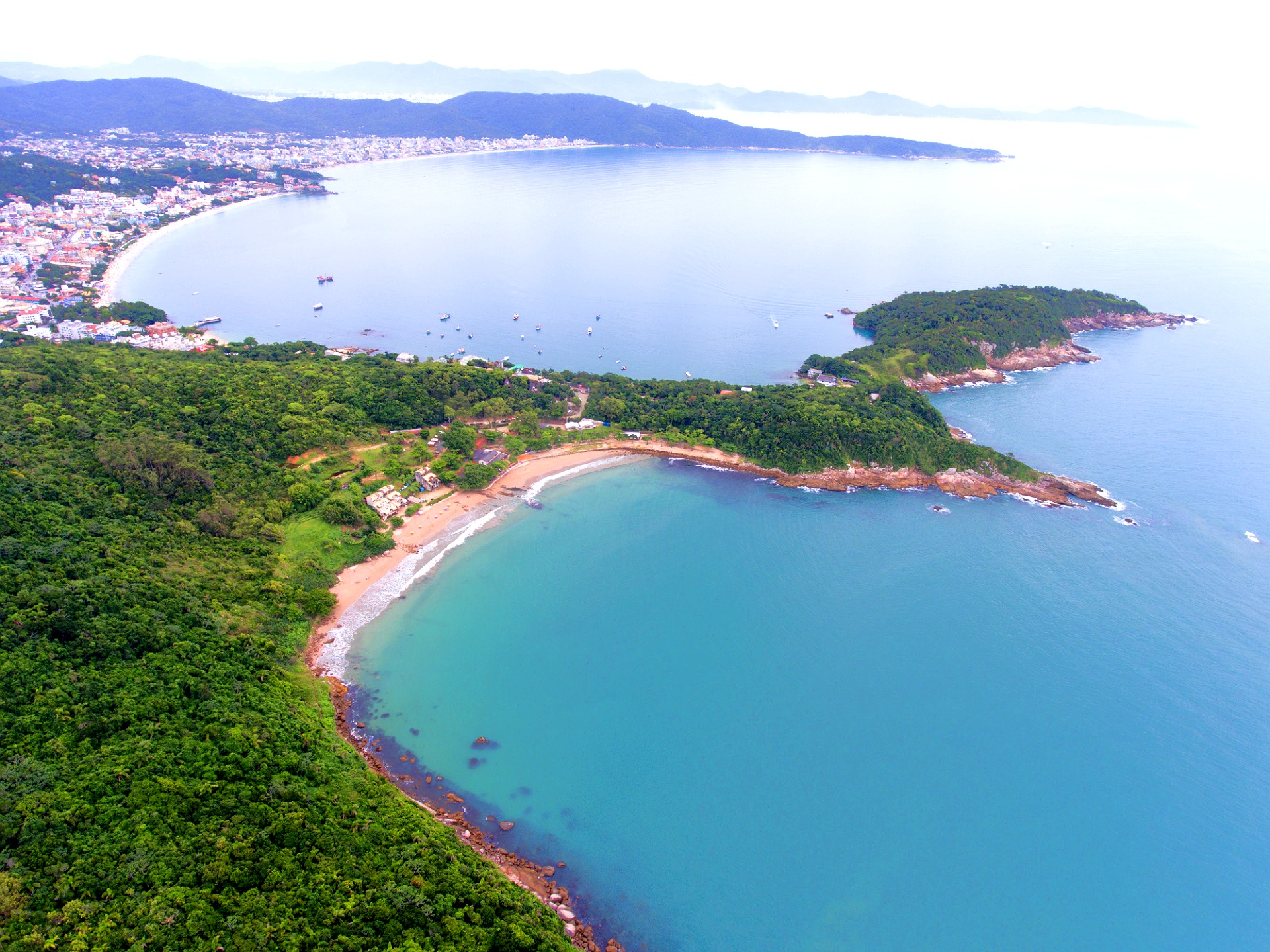Vista aérea da Praia da Sepultura, Bombinhas